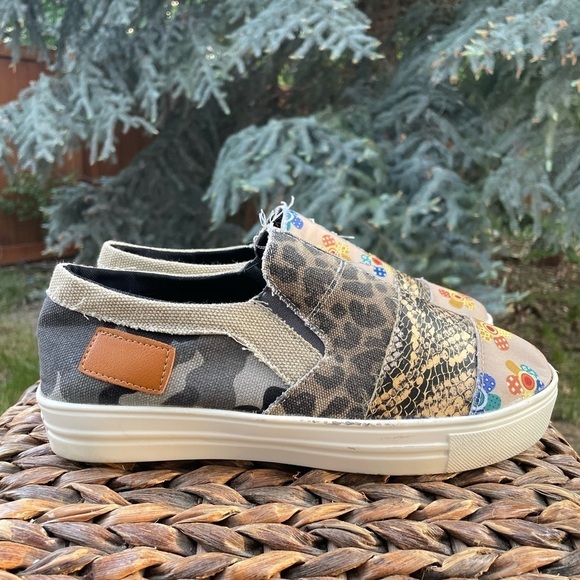Patchwork Floral Leopard Canvas Slip On Fashion Sneakers. Women size 9 - Picture 4 of 7